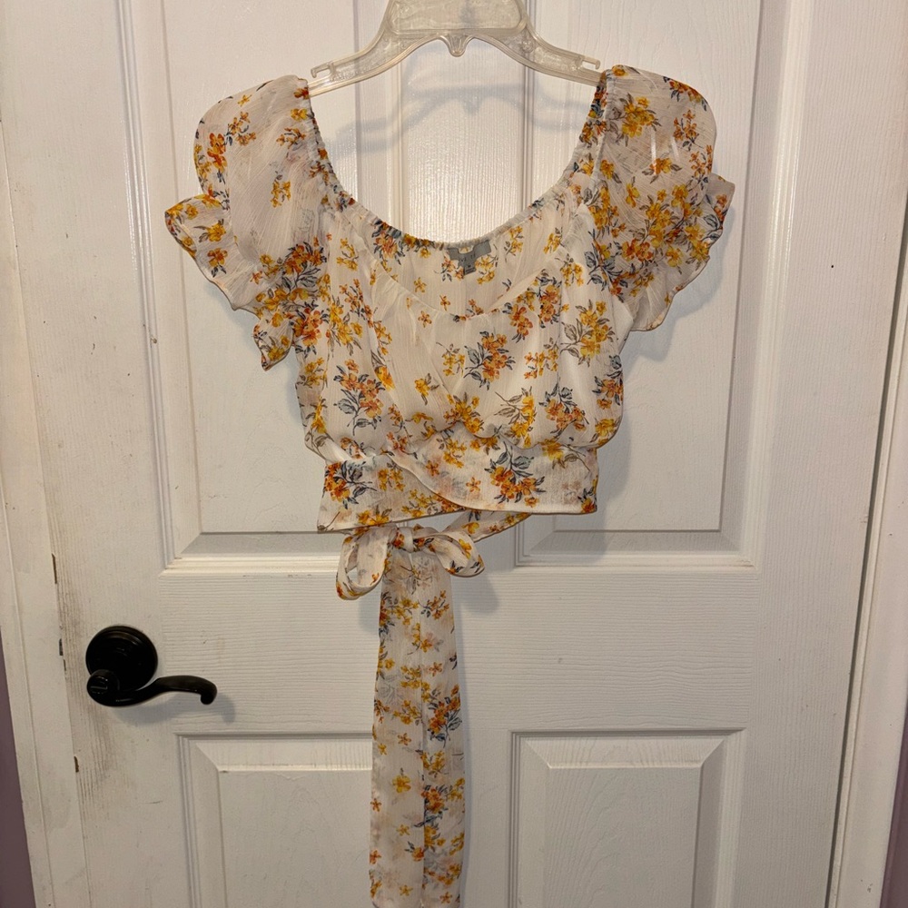 Love Tree Floral Crop Top with Tie - Medium